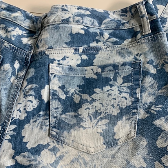 Faded Glory Floral Blue Jeans - Picture 3 of 7